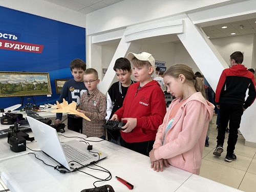 «Единая Россия» организовала познавательно-развлекательные мероприятия для воронежских детей ко Дню космонавтики