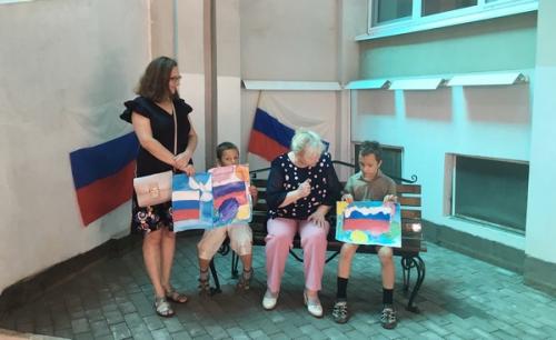 Местные отделения «Единой России» участвуют в мероприятиях, посвященных Дню флага